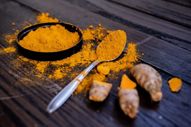 Curcuma cheveux antipelliculaire